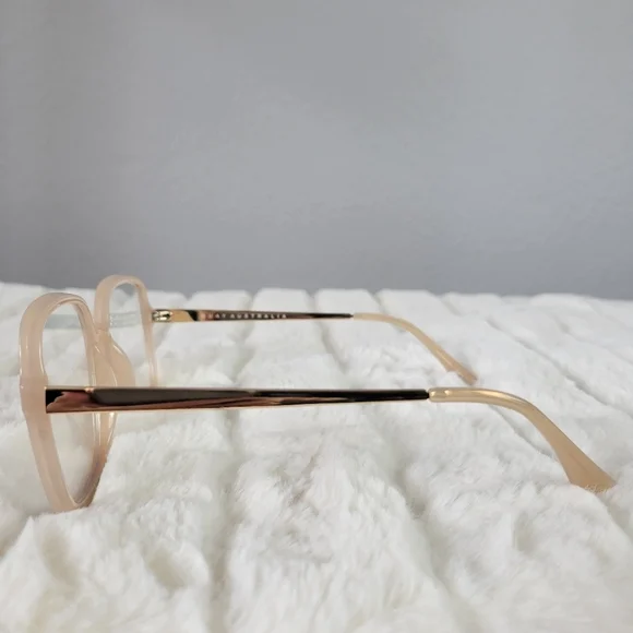 QUAY // ltd ed jlo collaboration nude xl square blue light glasses - Picture 10 of 16